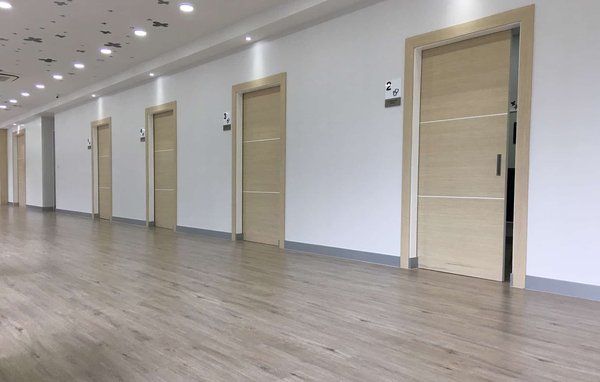 Quelles sont les causes d'une porte qui ne se ferme plus?