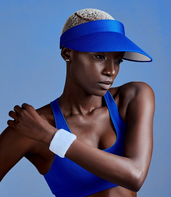 Casquettes pour femmes : Y a-t-il des options avec des visières plus larges ?