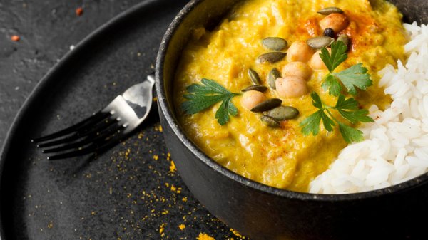 Curry parfumé : les épices qui éveillent vos sens dans un plat de pois cassés